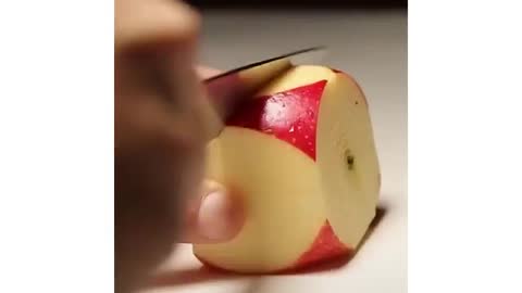 Vérifié meanwhile i can't even use an apple slicer properly