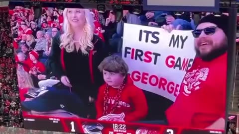 Fans at a hockey game cheered every time this 4 year old Comes on camera 😂