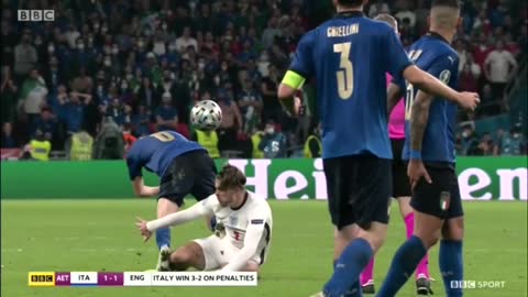 Euro 2020 final - should have been red card