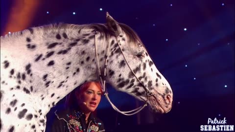 Rosi Hochegger - Dressage de Cheval / LE PLUS GRAND CABARET DU MONDE