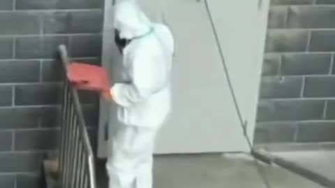 China Forced Weld Door Trapping Desperate People Inside