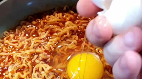 Eggy Ramen #food #lunch #Ramen #tipsandtricks #Egg #noodles