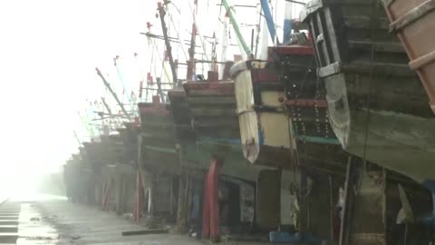 India gets ready for approaching cyclone