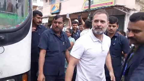 On BMTC bus,with the incredible women of Bangaluru | Rahul Gandhi | Karnataka