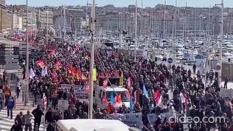 France Anti Pension Reforms, Anti Govt 🔥 Stunning Scenes, The People take over the Streets....