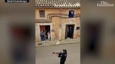 Spanish police sing to families during coronavirus lockdown in Mallorca