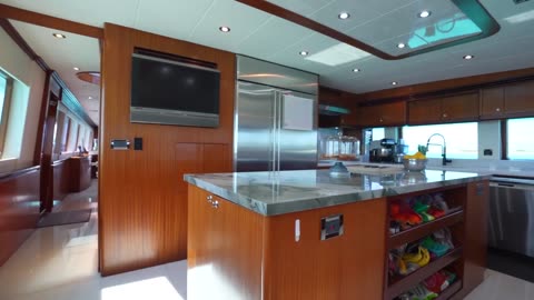 2006 Hargrave 108 Raised Pilothouse BEACHFRONT