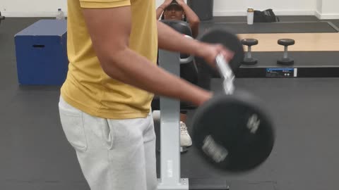 Bicep Curl With E-Z Bar Curl