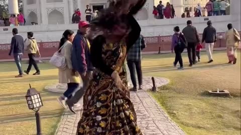 Public place dance new tending video