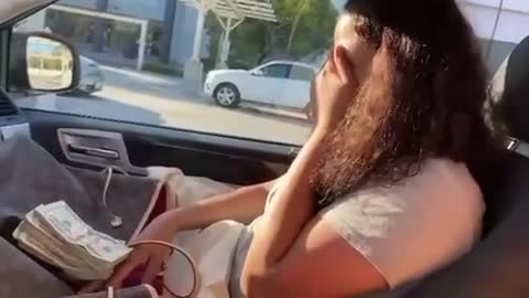 Guy surprises girlfriend with $20K to start her new business