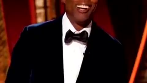 Will Smith slaps Chris Rock for joking about his wife! (Oscars 2022)