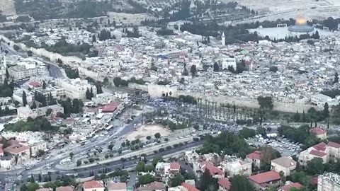 Israeli nationalists march in Jerusalem's Muslim quarter