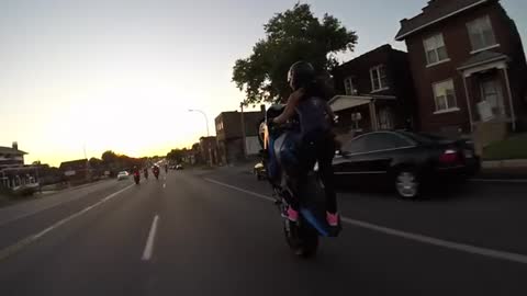 Crazy girl does motorcycle stunts on St. Louis streets 2015