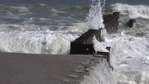 Hatteras Surf 4K