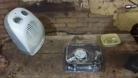 Aquecedor eletrico modial 1500 W, 127V, 60 Hz. Por dentro. Achado no lixo, para projetos.