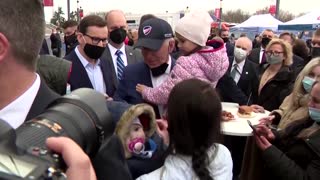 Biden takes selfie with Ukrainian girl