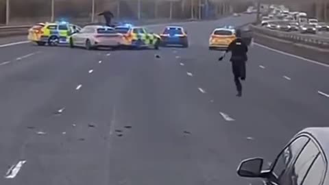 This is how cops chase a man that doesnt want to pay the bribe of 5G ULEZ cameras