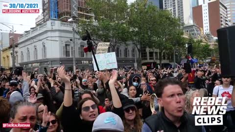 Ex-cop addresses THOUSANDS at freedom protest in Melbourne