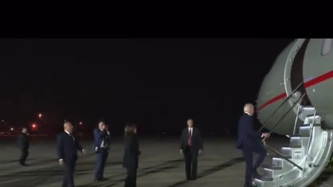 Biden Wanders Off, Boards An EMPTY PLANE After Photo-Op With Freed Americans