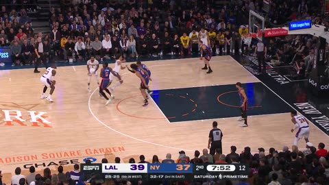 NBA - LeBron sinks the triple from DOWNTOWN 🎯 Lakers-Knicks