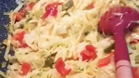 How to cook delicious rice with cabbage.