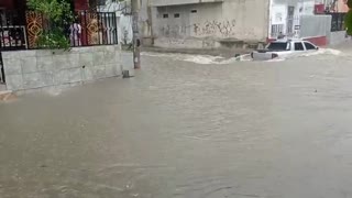 Camioneta en caño San Pedro