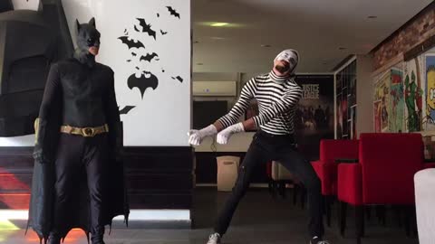 mime man VS batman