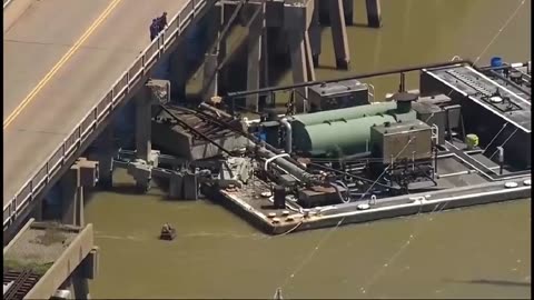 #us, #attacks, Barge hits bridge in, #Texas, causing, #oil spill,