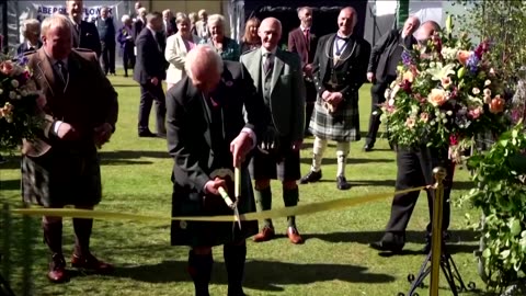 King Charles struggles to cut ribbon at Aberdeen flower show