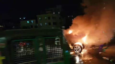 The car burned to ashes within minutes