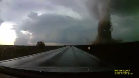 The most unbelievable footage of a tornado forming near Călărași Romania.