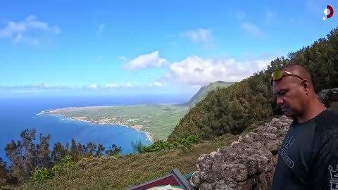 Inside Hawaii's Most Isolated Island (no traffic lights) 🇺🇸