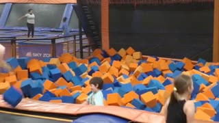 Spencer bouncing at Sky Zone VID_20180715_114430