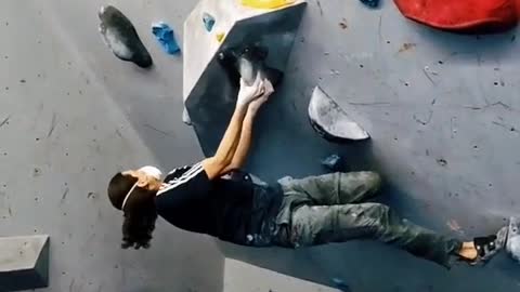 HARD Boulder - INDOOR COMPETITION CLIMBING -RED TAPE (V6+)