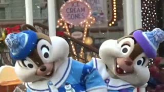 MR & MRS Chipmunks In Christmas Street Walk Show