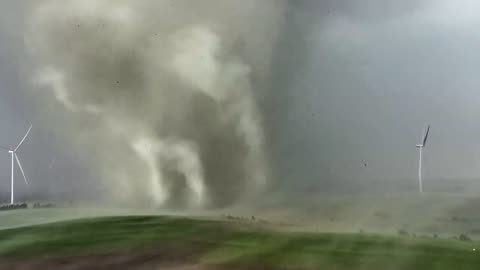 Check out this whip-like vortex in the #tornado south of Greenfield, Iowa