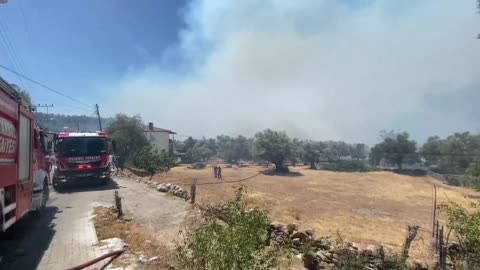 El calor amenaza con avivar los ya devastadores fuegos en el Mediterráneo