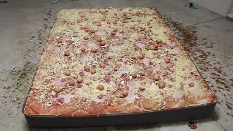 How To Make a Giant Pizza