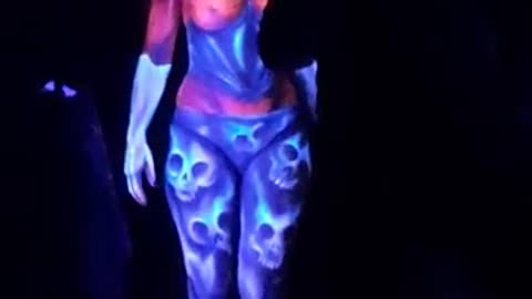 Behind the scenes Halloween bodypaint 😱😱