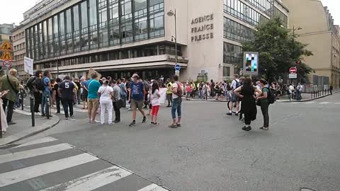 1- Début de la manifestation ce samedi 21 août 2021- Place de la Bourse contre le 💉