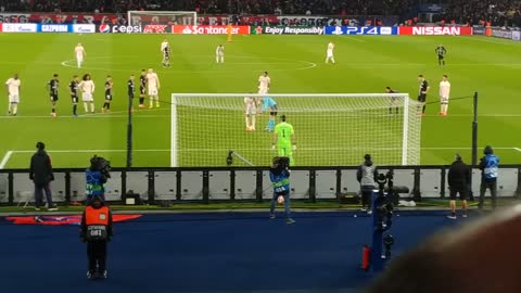 manchester united vs psg marcus rashford penalty do he score ......????