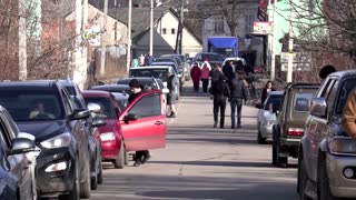 Fleeing war, people cross into Romania from Ukraine