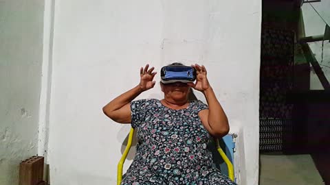 Grandma Scared by Jurassic Park Virtual Reality