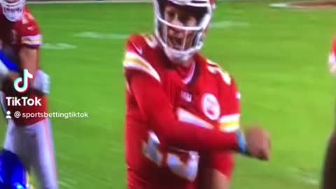 Patrick Mahomes needs to chill out on the no look pass