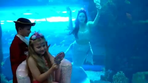 Diana and Roma Visiting Mermaids at Dubai Park