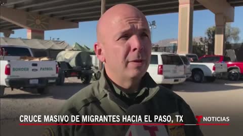 Más de 1,000 migrantes cruzan de Ciudad Juárez a El Paso | Noticias Telemundo