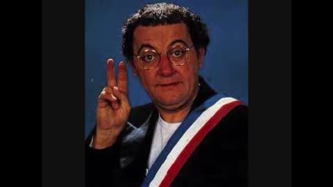 LA MINUTE DRÔLE, COLUCHE: LES JOURNALISTES RÉPÈTENT CE QU'ON LEUR DIT DE DIRE !!!