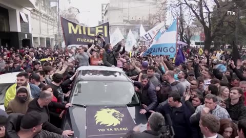 Argentina faces runoff vote as centrist takes lead