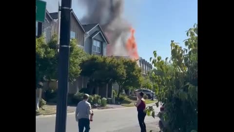 3 dead after a small plane crashes into a residential area in Oregon