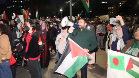 Crowd chants "Allahu Akbar" outside the gates of the White House